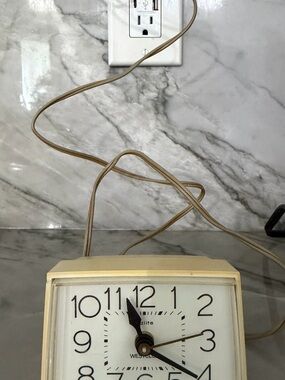Westclox Bold II Dialite 22190 Beige Electric Desk Clock Analog USA